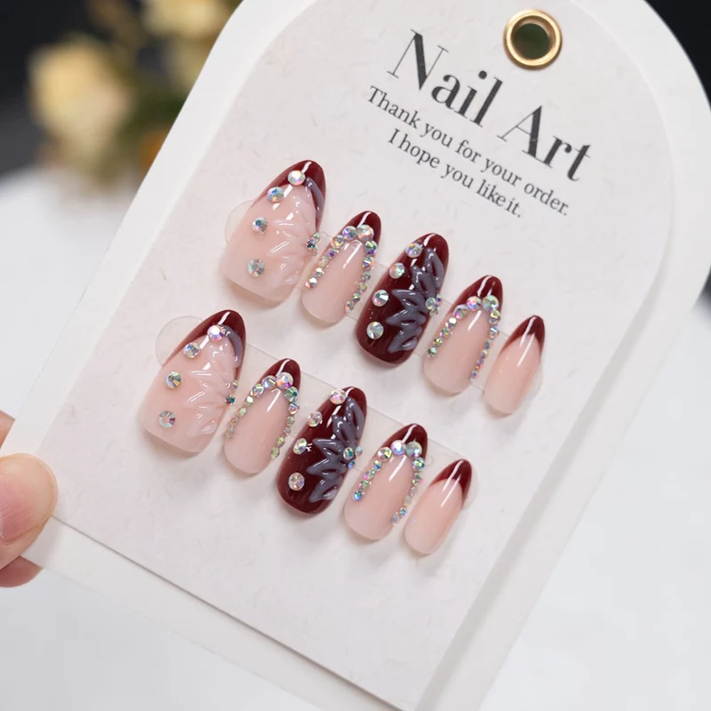 Künstlerisches, floral verziertes Press-On-Nagelset