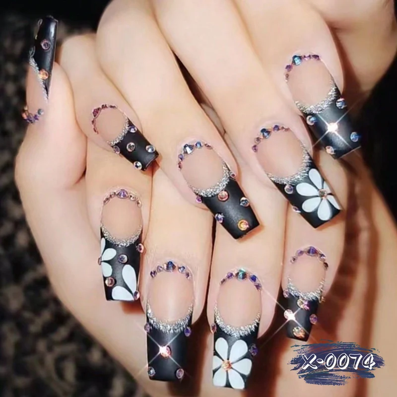 Glamouröses Floral- und Strass-Nagelkunst-Set