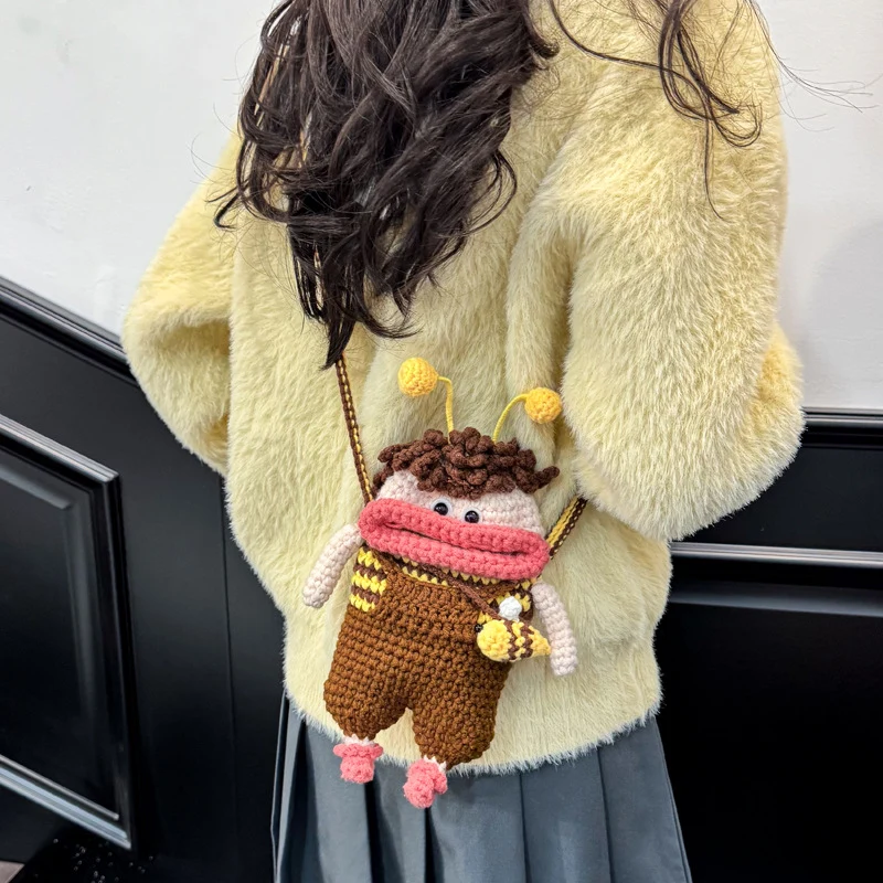 Süßer gehäkelter Bienen-Mini-Rucksack