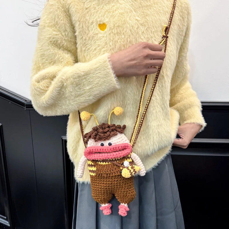 Süßer gehäkelter Bienen-Mini-Rucksack