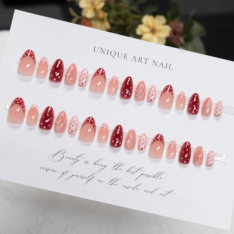 Künstlerisches Acrylnageldesign