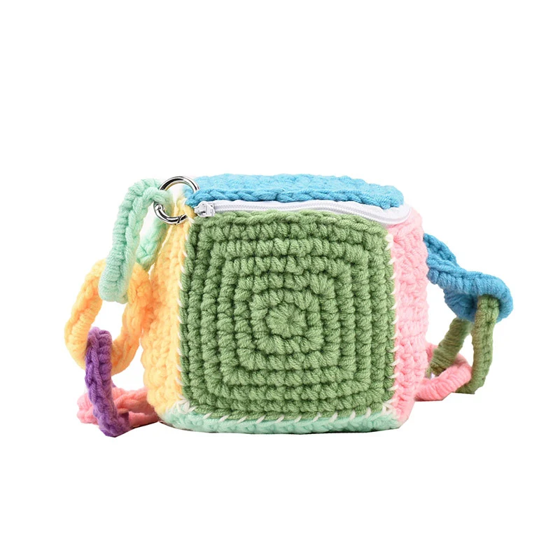Farbenfrohe geometrische gehäkelte Mini-Crossbody-Tasche