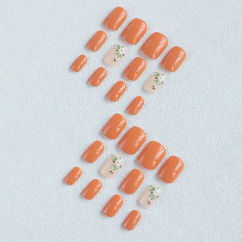 Blumenverziertes Nagelkunst-Set