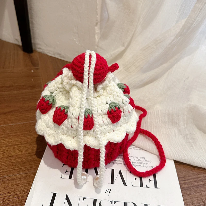 Festlicher Mini-Beutel in Cupcake-Form aus Häkelarbeit