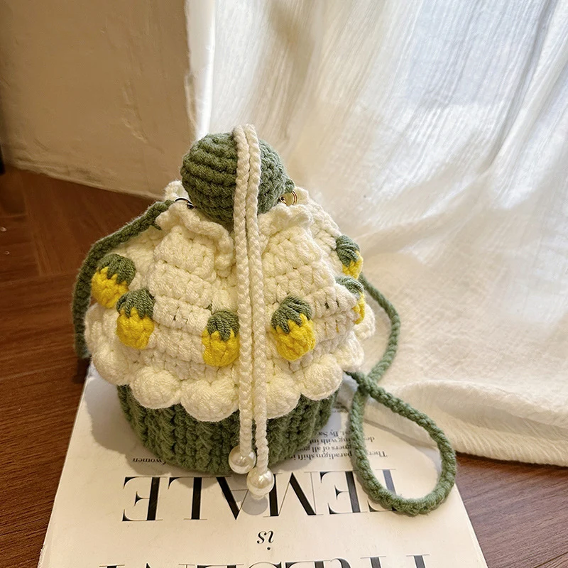 Festlicher Mini-Beutel in Cupcake-Form aus Häkelarbeit