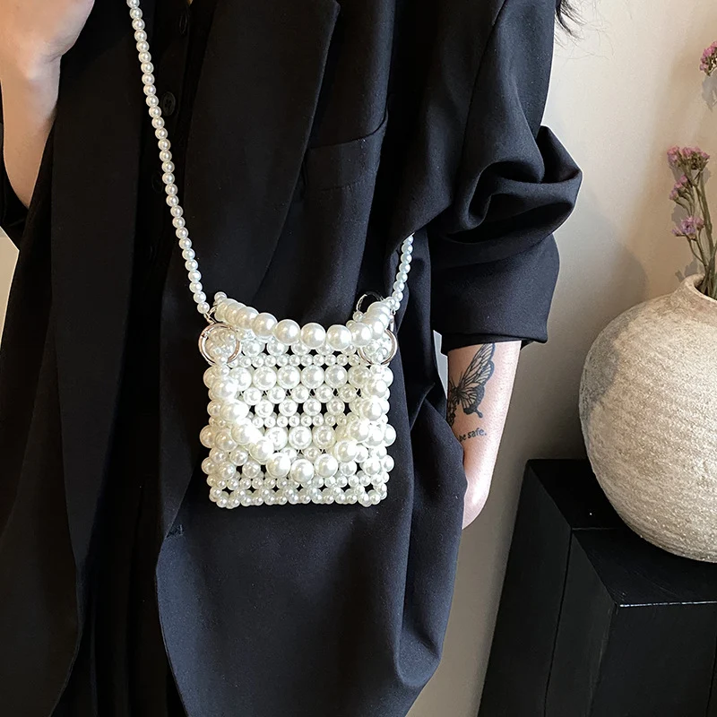 Perlenverzierte Handtasche