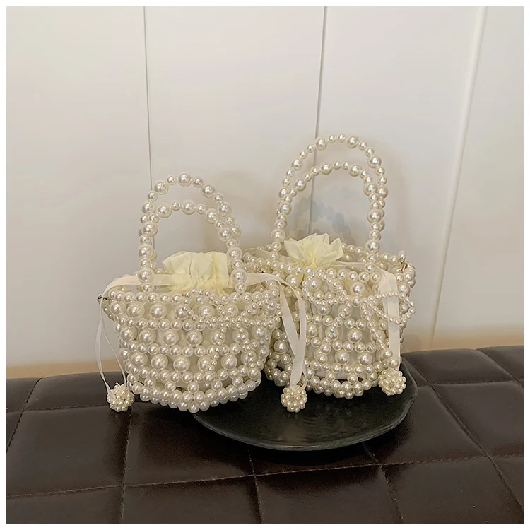 Perlenverzierte Abendtasche