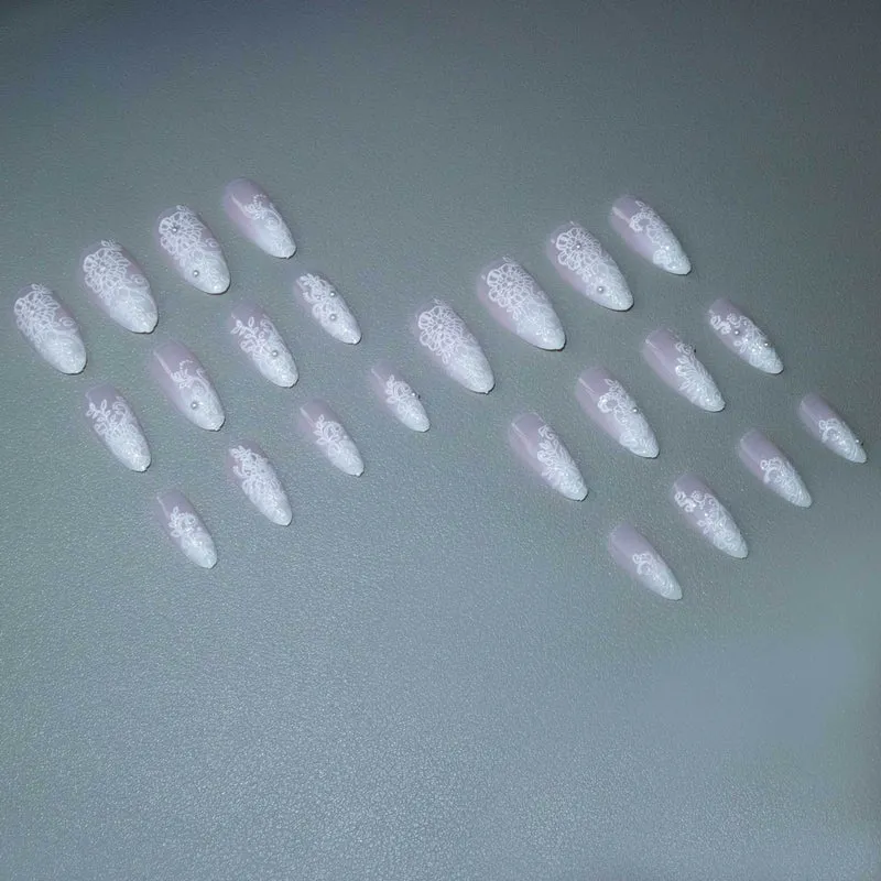 Elegantes Spitzen Design Acryl Nagelkunst Set