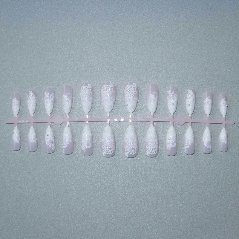 Elegantes Spitzen Design Acryl Nagelkunst Set