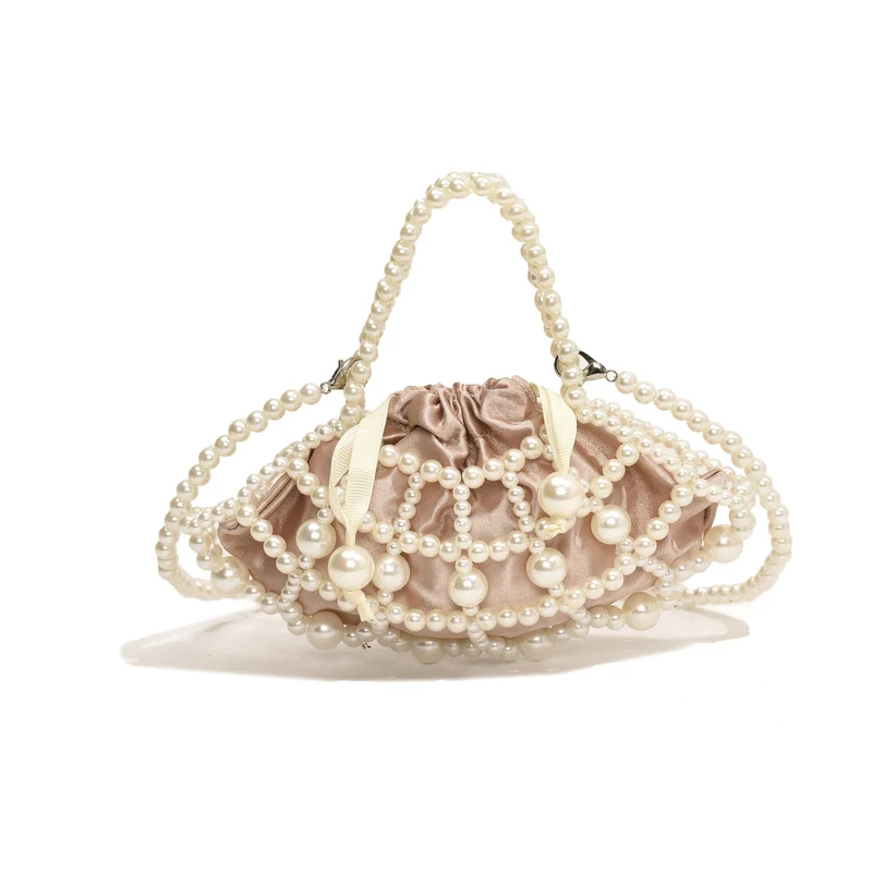 Perlenverzierte Abend-Clutch