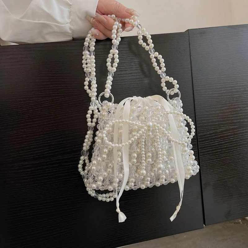 Perlenverzierte Zugband-Abendhandtasche