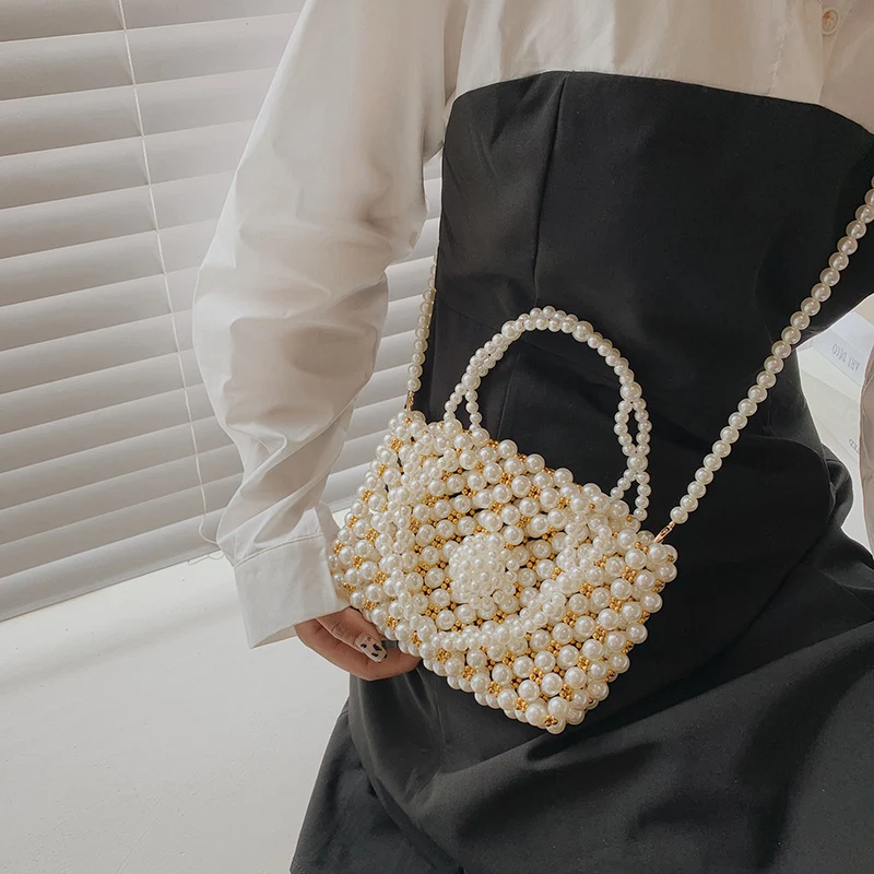 Perlenverzierte Handtasche