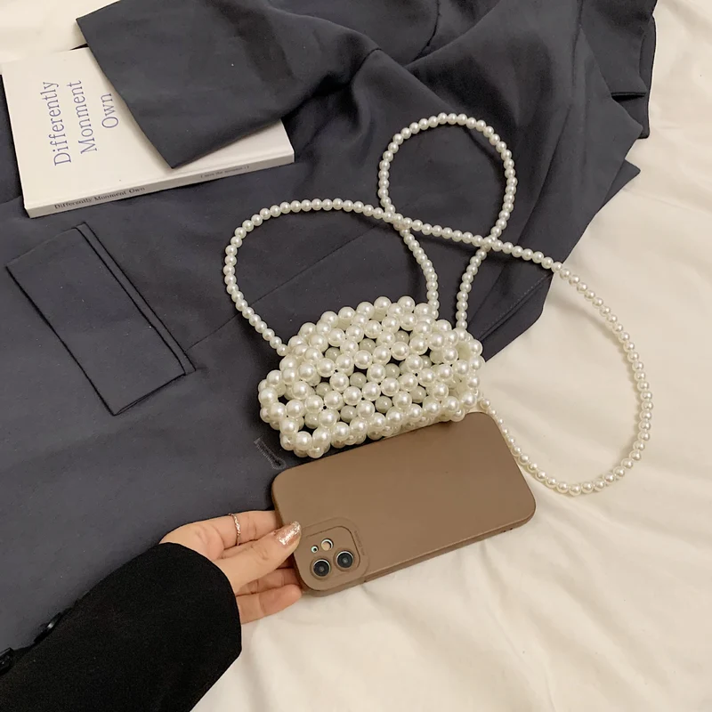 Perlenverzierte Abendclutch