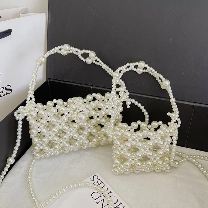 Perlenbesetzte Clutch