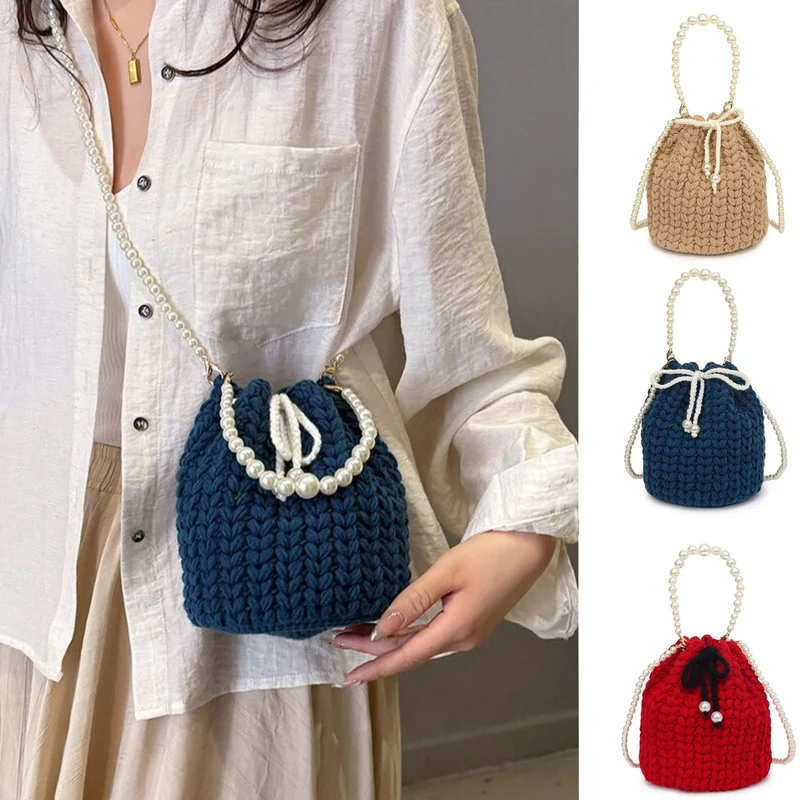 Stylische gestrickte Bucket-Handtasche