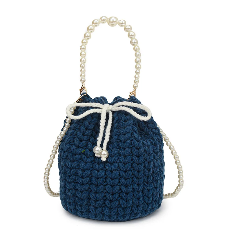 Stylische gestrickte Bucket-Handtasche