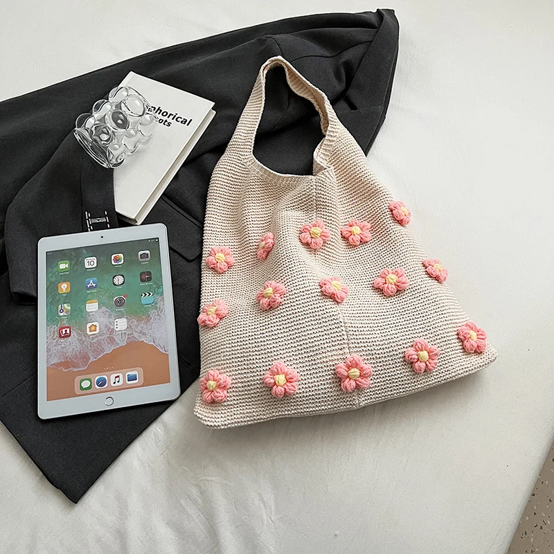 Handgefertigte gehäkelte Blumen-Tasche
