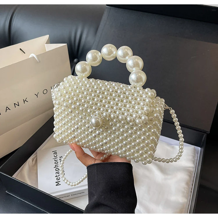 Perlenverzierte Abendhandtasche