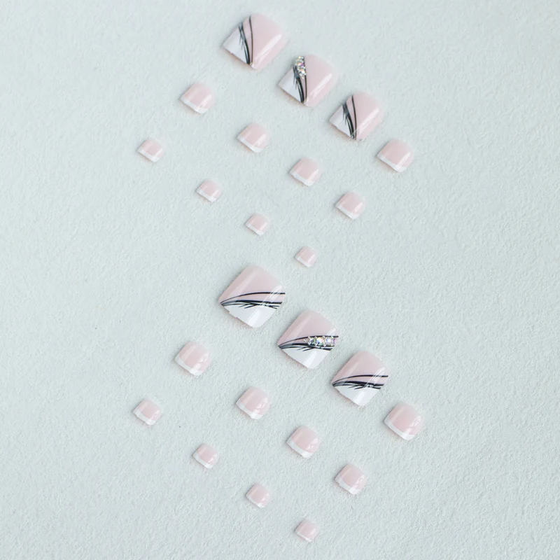 Elegante Französische Spitzen-Pediküre-Nagelkunst