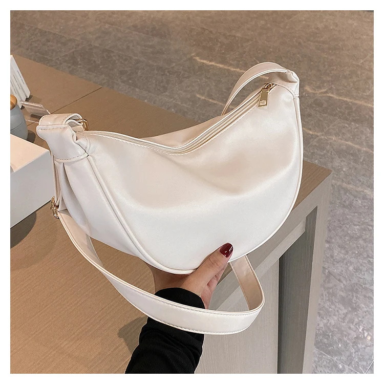 Gekurvte Leder Schultertasche