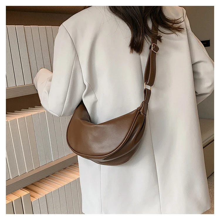 Gekurvte Leder Schultertasche