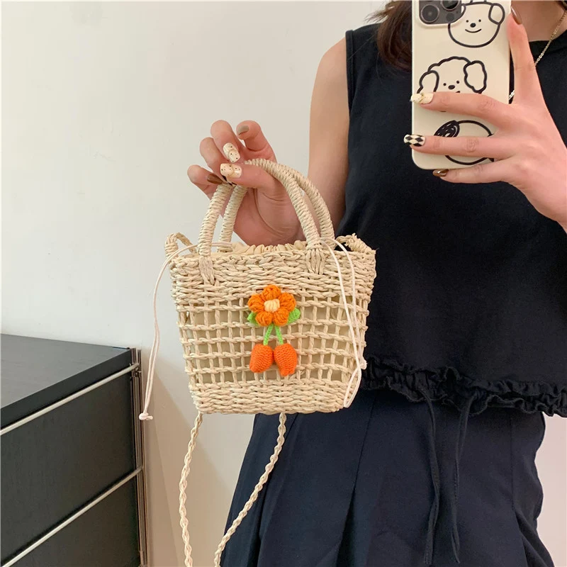 Handgefertigte gehäkelte Blumen-Tasche