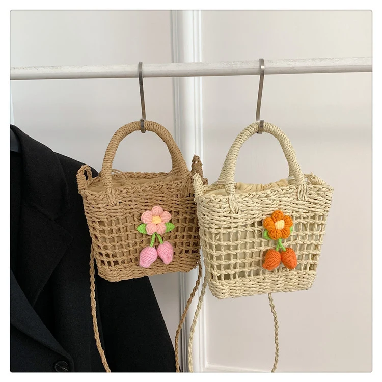 Handgefertigte gehäkelte Blumen-Tasche