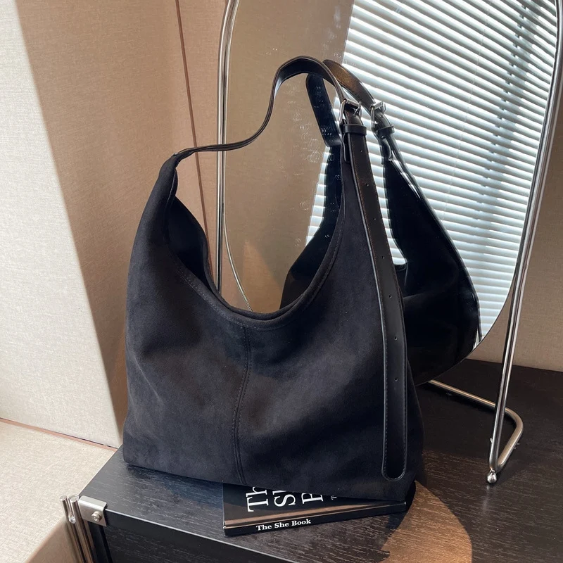 Luxuriöse Wildleder Slouchy Handtasche
