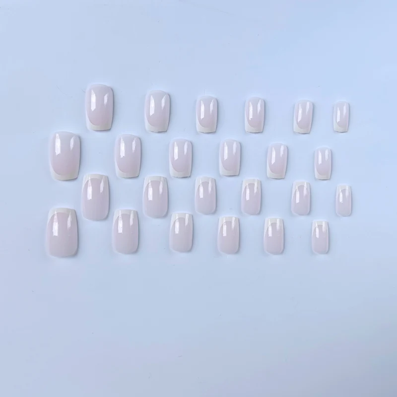 Elegantes French Tip Nagelkunstset 1790958182