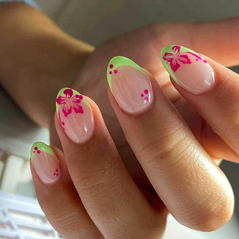Florales Akzent Nageldesign
