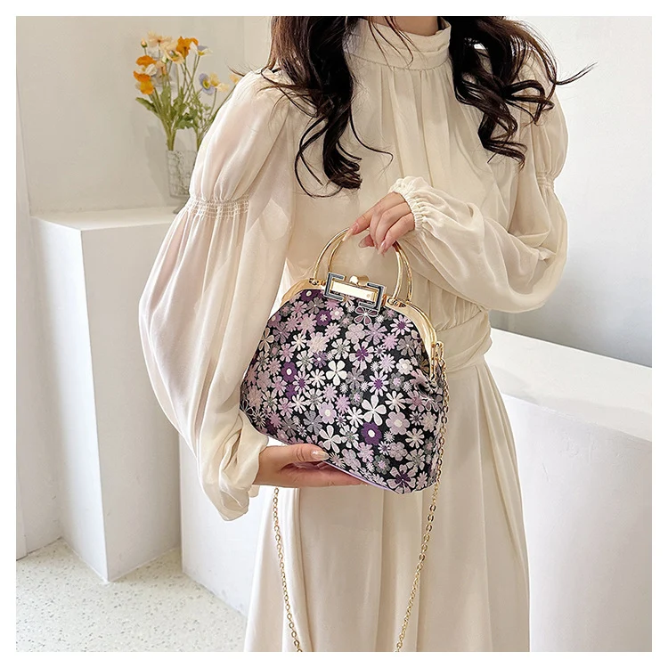 Blumengestickte Abendhandtasche