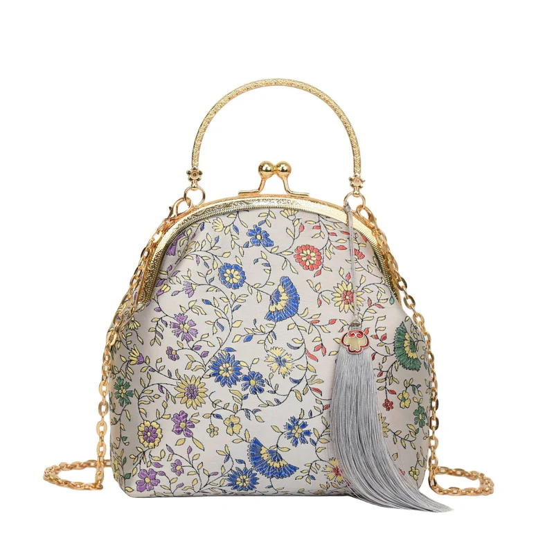 Blumenbestickte Clutch