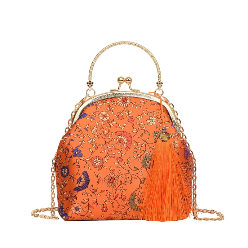 Blumenbestickte Clutch