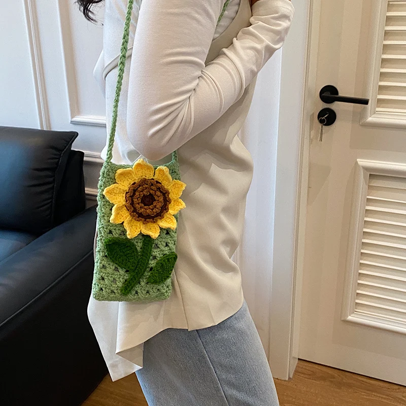 Blumige gehäkelte Handy-Tasche