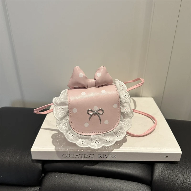Verspielte Mini-Crossbody-Tasche mit Schleifenverzierung