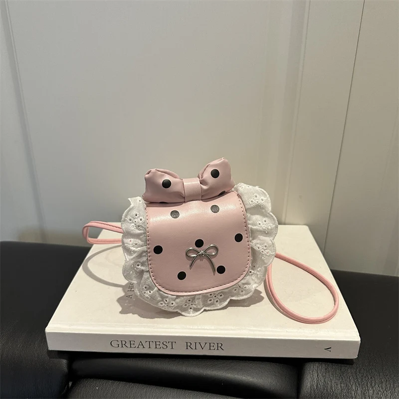 Verspielte Mini-Crossbody-Tasche mit Schleifenverzierung