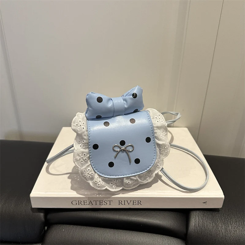 Verspielte Mini-Crossbody-Tasche mit Schleifenverzierung