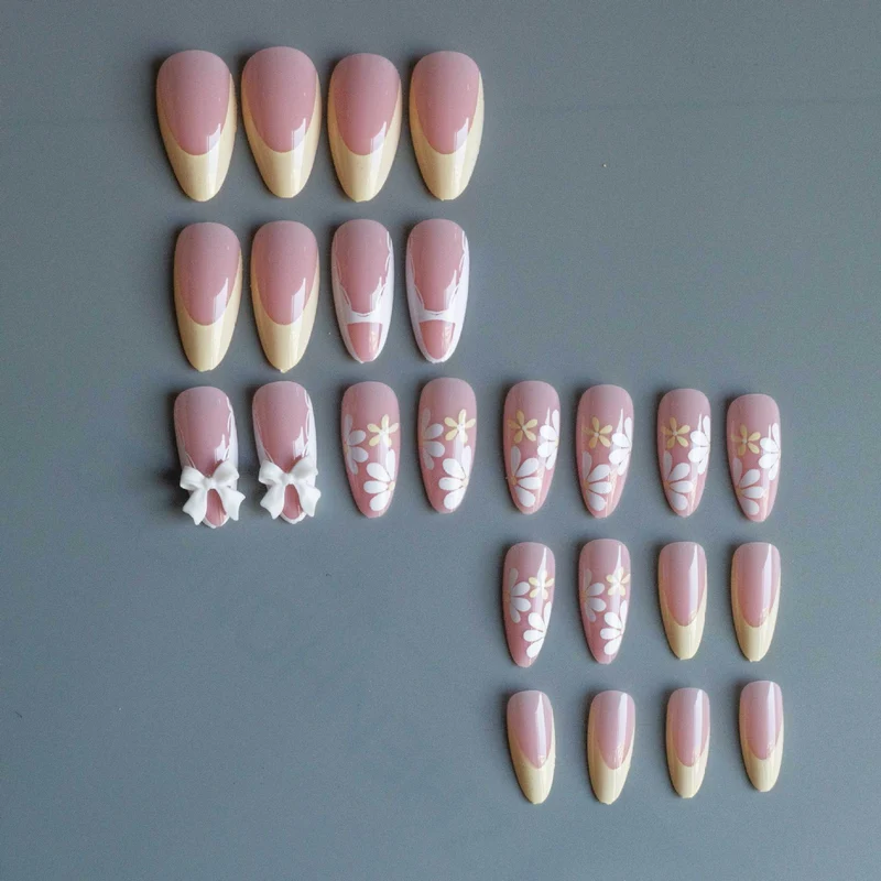 Dekoratives Blumennagelkunst-Designset