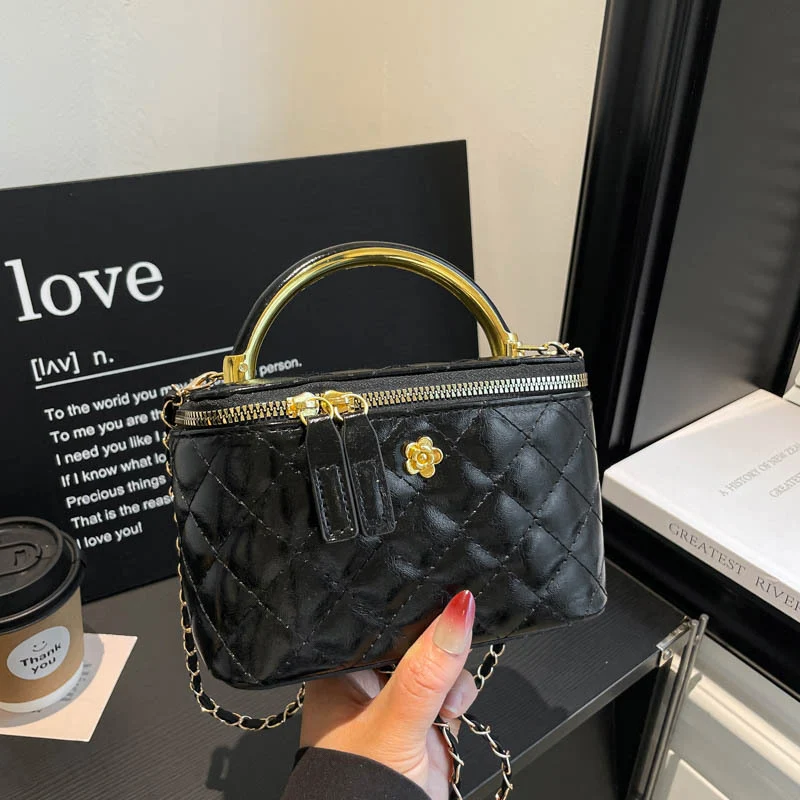 Elegante gesteppte Mini-Handtasche