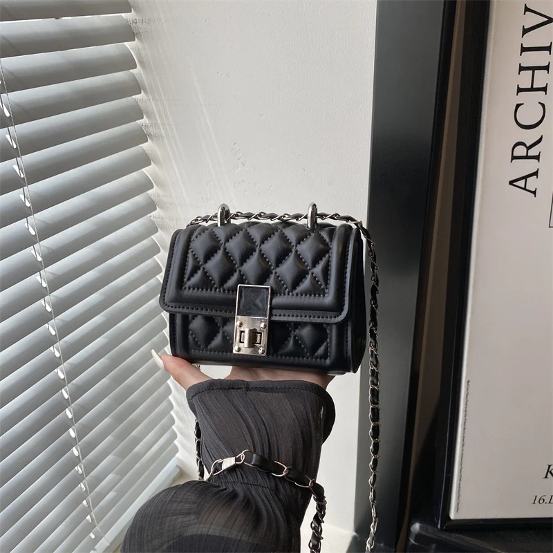 Elegante gesteppte Mini-Umhängetasche