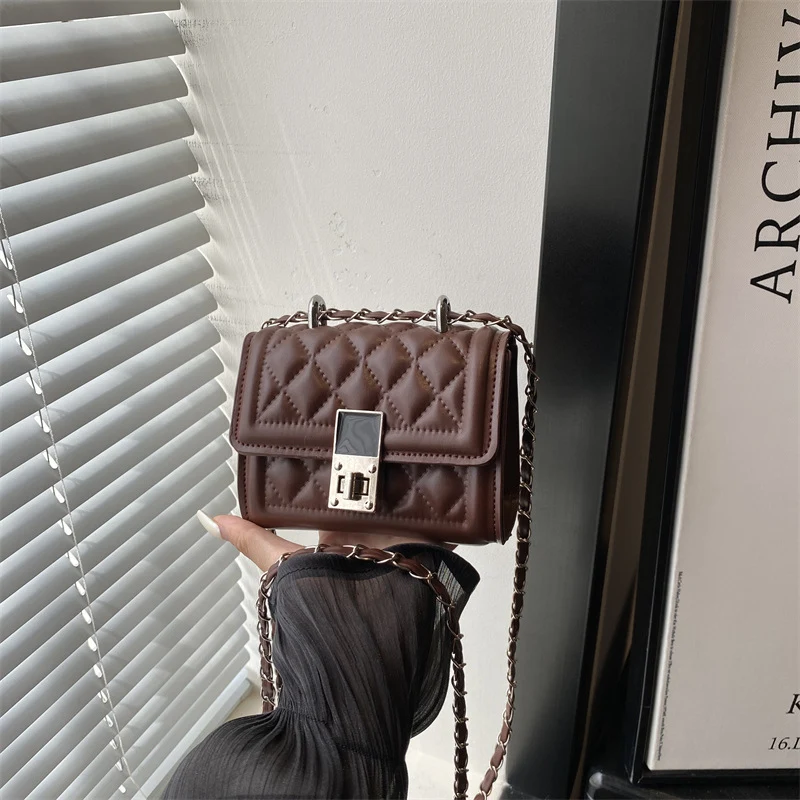 Elegante gesteppte Mini-Umhängetasche