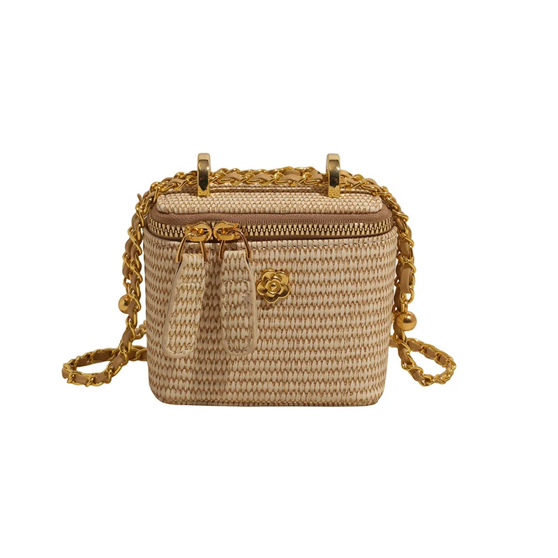 Elegante strukturierte handgewebte Box-Tasche