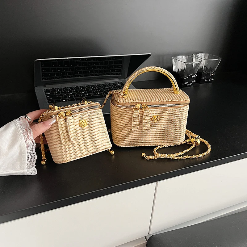 Elegante strukturierte handgewebte Box-Tasche