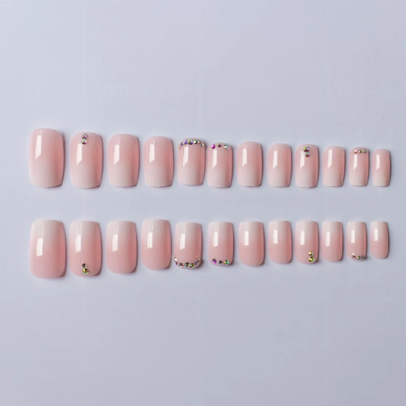 Kristallverzierter Nagelkunst-Kit