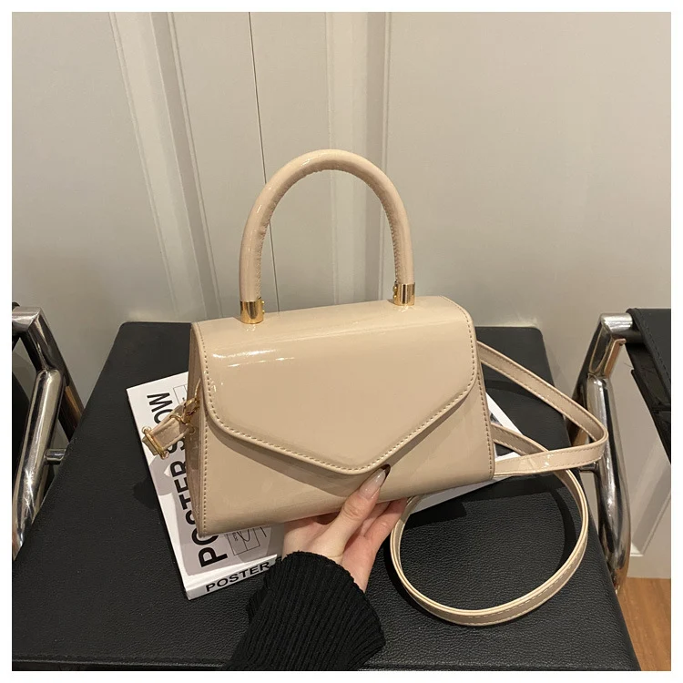 Elegante Handtasche aus Lackleder