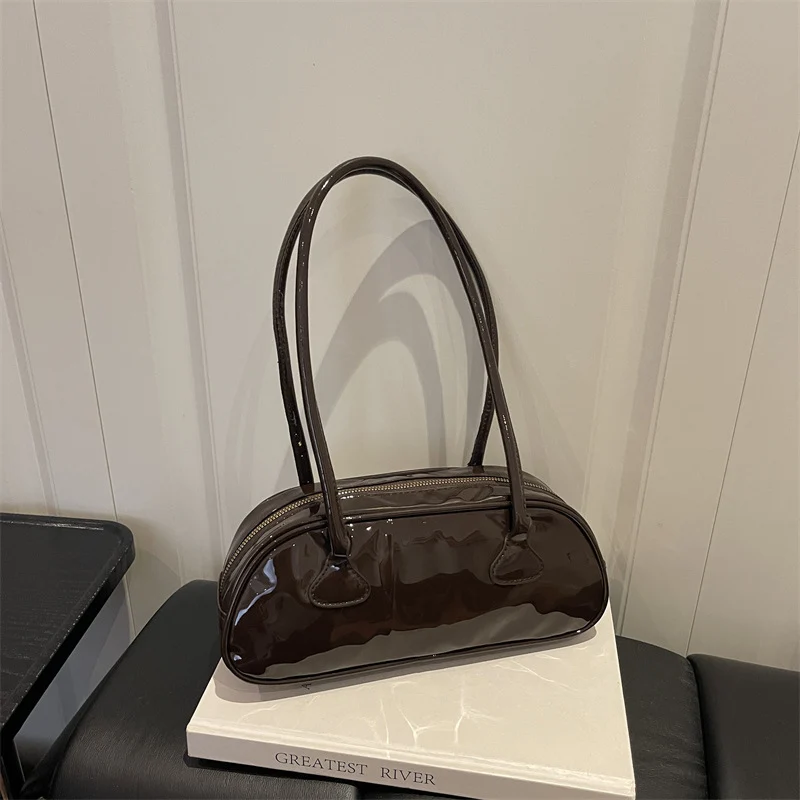 Elegante Handtasche aus Lackleder 1791041039