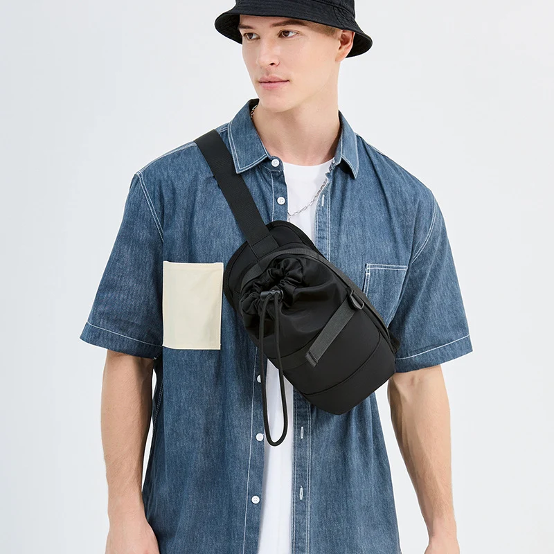 Kompakte Sling Bag mit Kordelzug Skanto