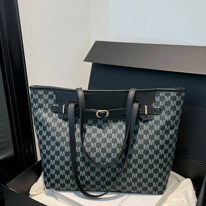 Elegante monogrammierte Tragetasche 1791041041