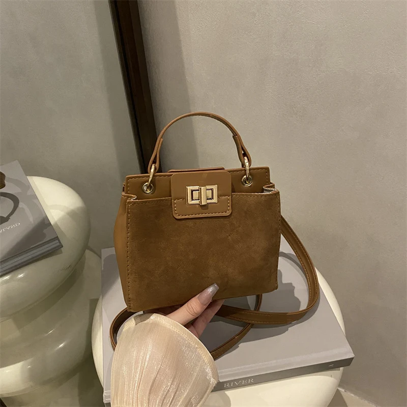 Strukturierte Mini-Satteltasche