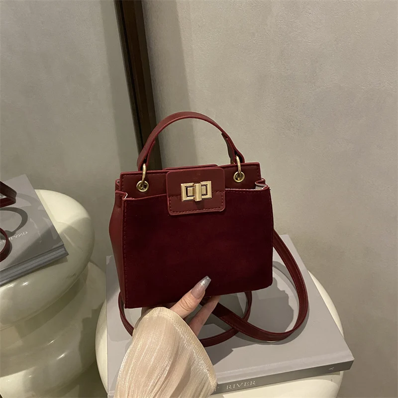Strukturierte Mini-Satteltasche